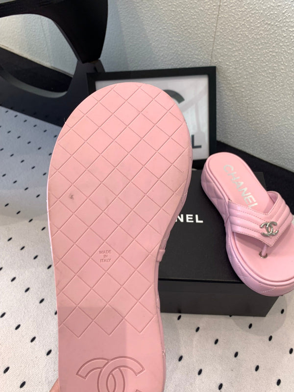 CC Thong Slippers In Pink Lambskin 147049