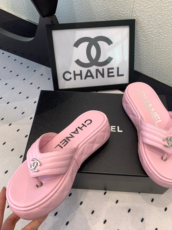 CC Thong Slippers In Pink Lambskin 147049