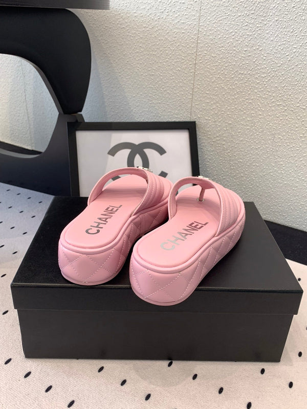 CC Thong Slippers In Pink Lambskin 147049