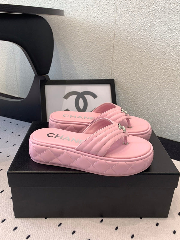 CC Thong Slippers In Pink Lambskin 147049