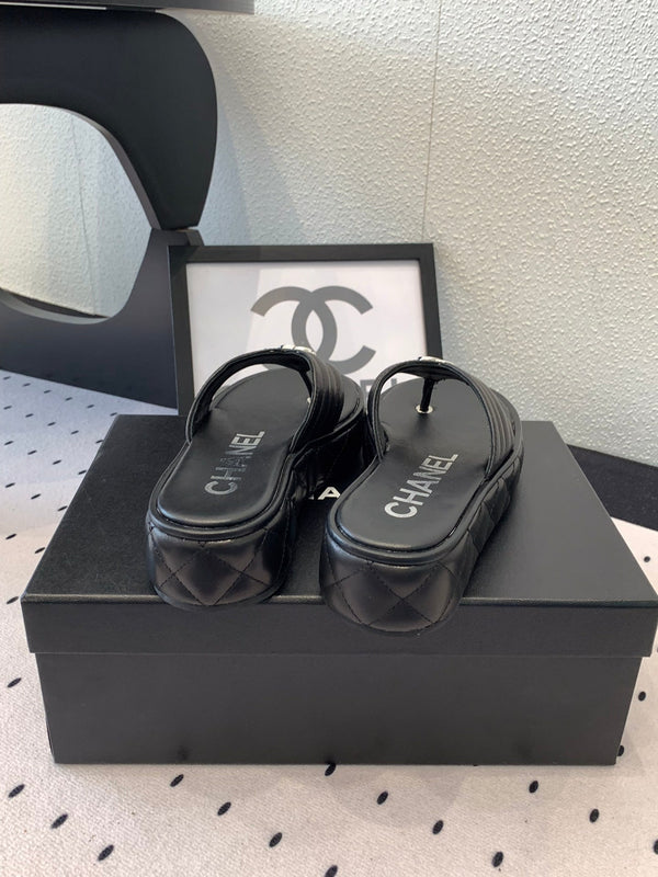 CC Thong Slippers In Black Lambskin 147051
