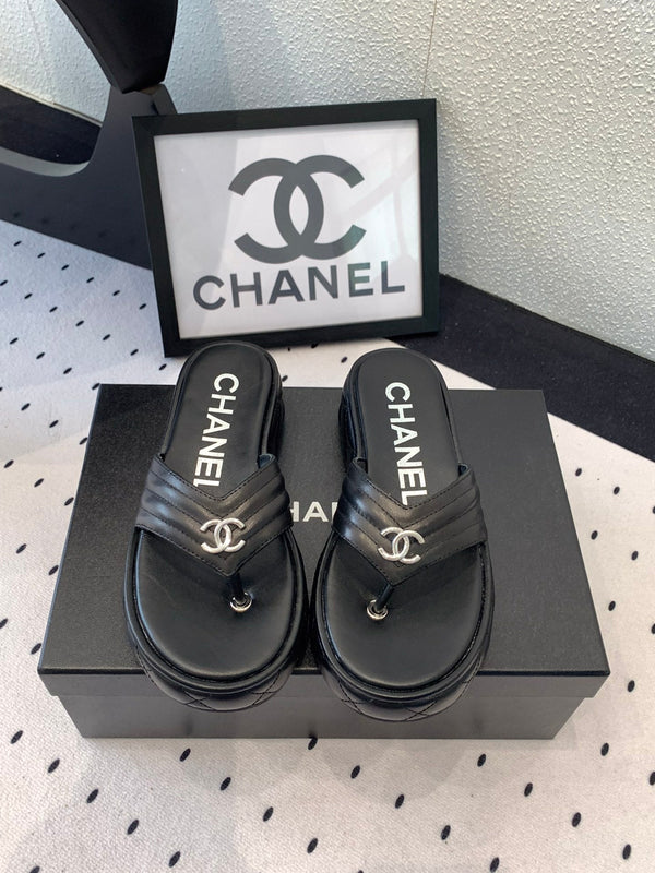 CC Thong Slippers In Black Lambskin 147051