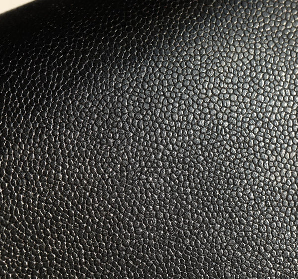 Borsa a patta CC 24K 18 cm in pelle di vitello martellata nera con finiture dorate