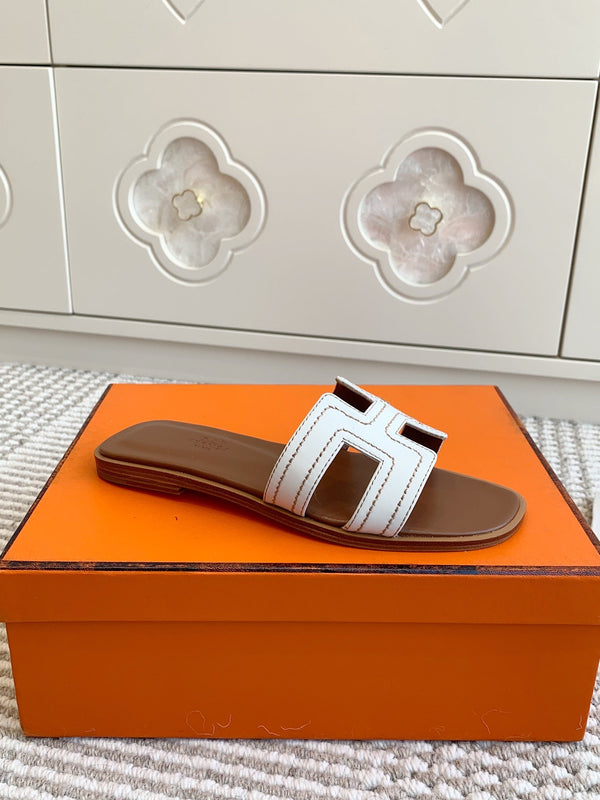 Sandalo HM Oran in pelle di pecora bianca 291395