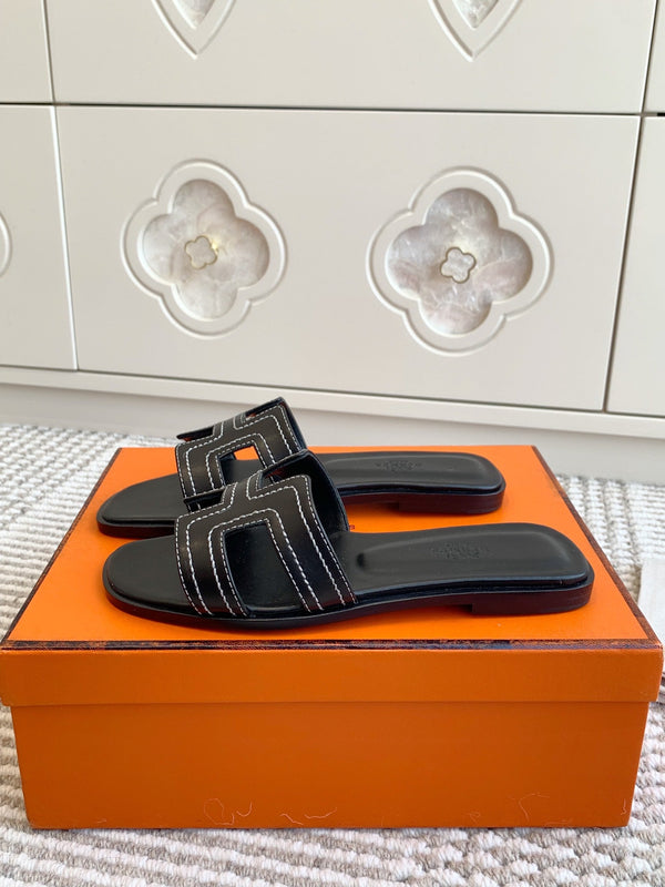 Sandalo HM Oran in pelle di pecora nera 291397