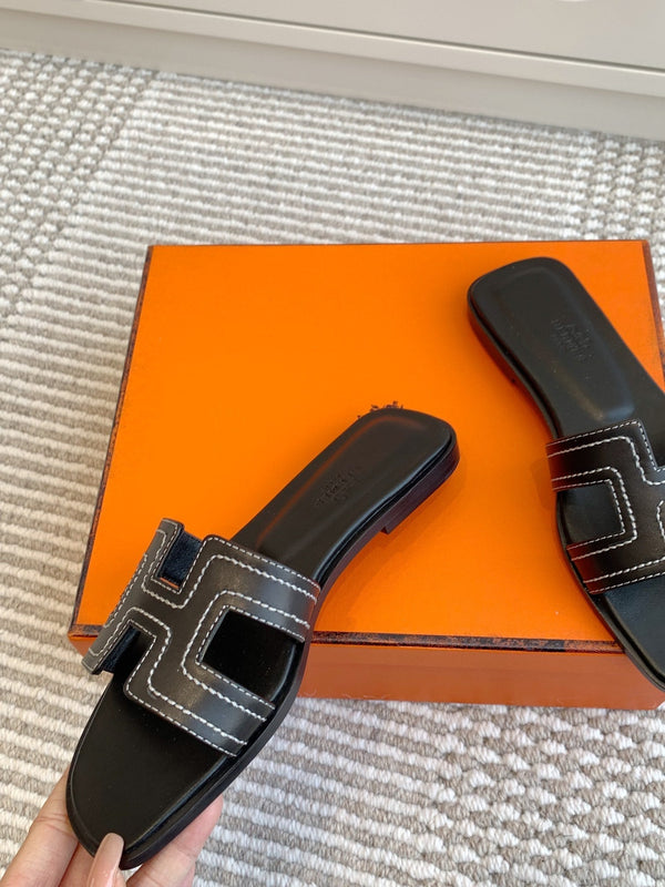 Sandalo HM Oran in pelle di pecora nera 291397