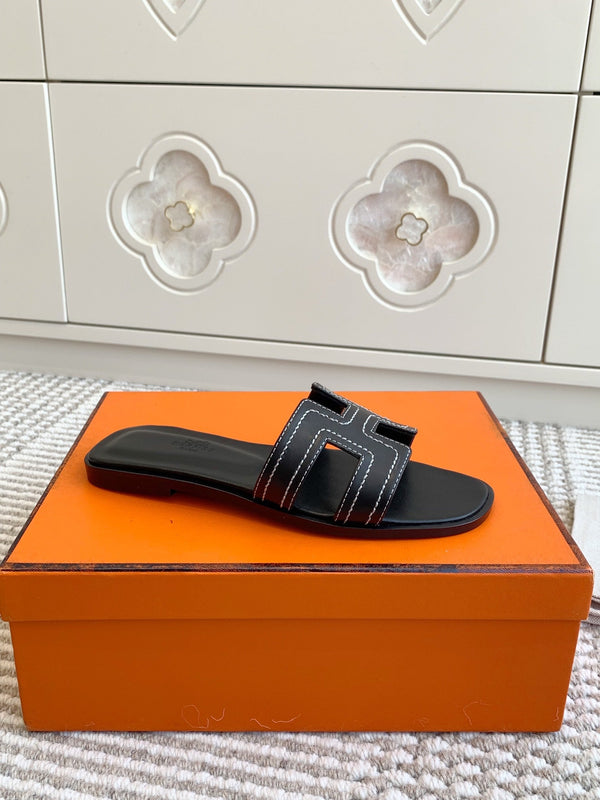 Sandalo HM Oran in pelle di pecora nera 291397