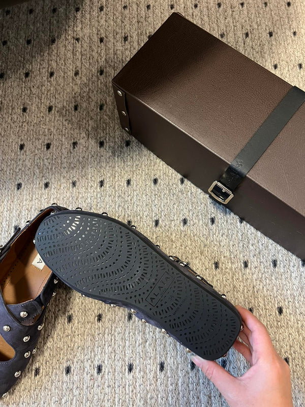 Alaia 25 Criss Cross con borchie Ballerine in pelle scamosciata di pecora blu azzurro 303691