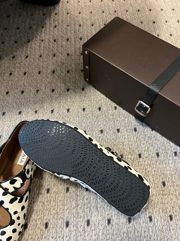 Alaia 25 Criss Cross With Stud Ballet Flats Black White Suede Sheepskin 303694