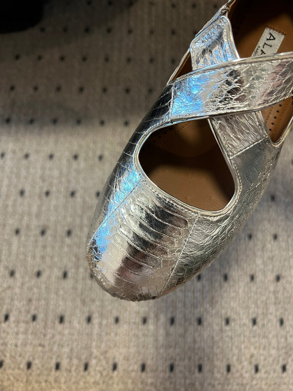 Alaia 25 Criss Cross With Stud Ballet Flats Silver Sheepskin 303696