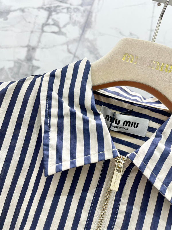 Camicia Miu Miu a righe con lettere ricamate in cotone blu bianco
