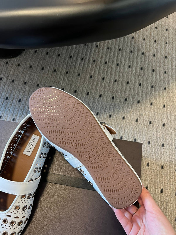 Alaia 25 Vienne With Eyelets Ballet Flats White Lambskin 303717
