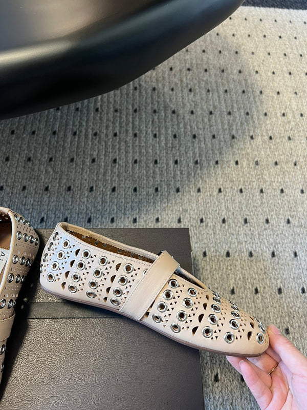 Alaia 25 Vienne With Eyelets Ballet Flats Nude Lambskin 303718
