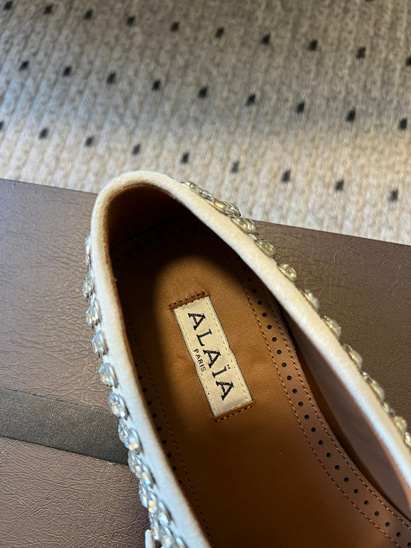 Alaia 25 Strass Ballet Flats White Suede Goatskin 303727