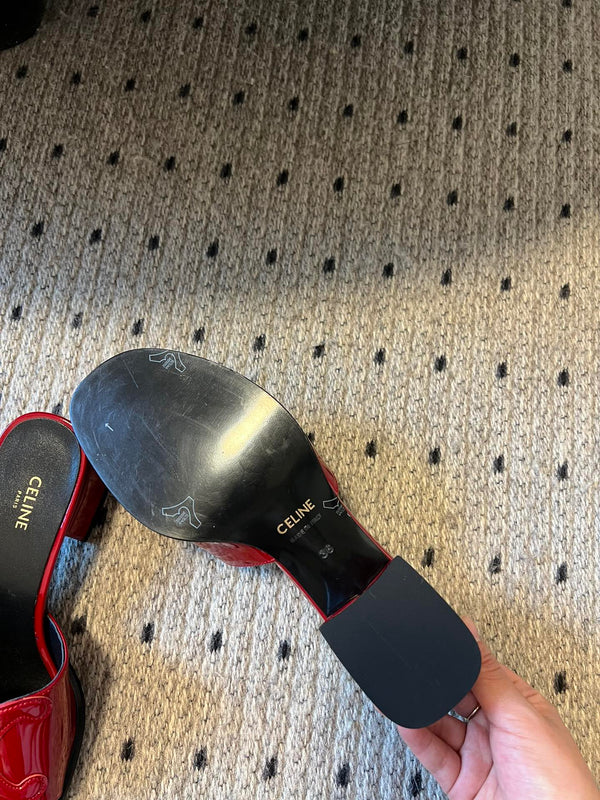 CLEMENCE MULE IN RUBY RED LAMBSKIN AND PATENT CALFSKIN