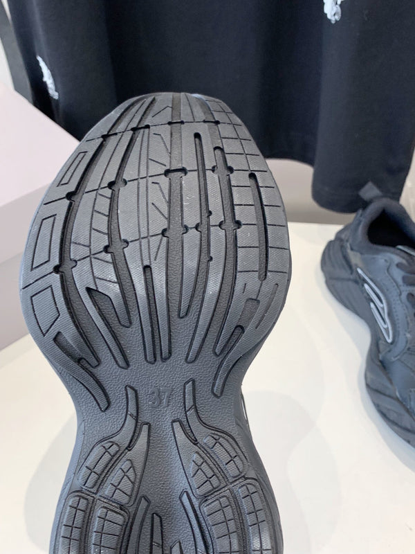 MONDAY SHOE IN BLACK COWSKIN AND POLYESTER