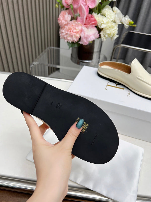 The Row Classic Loafers In Cream Calfskin 455032