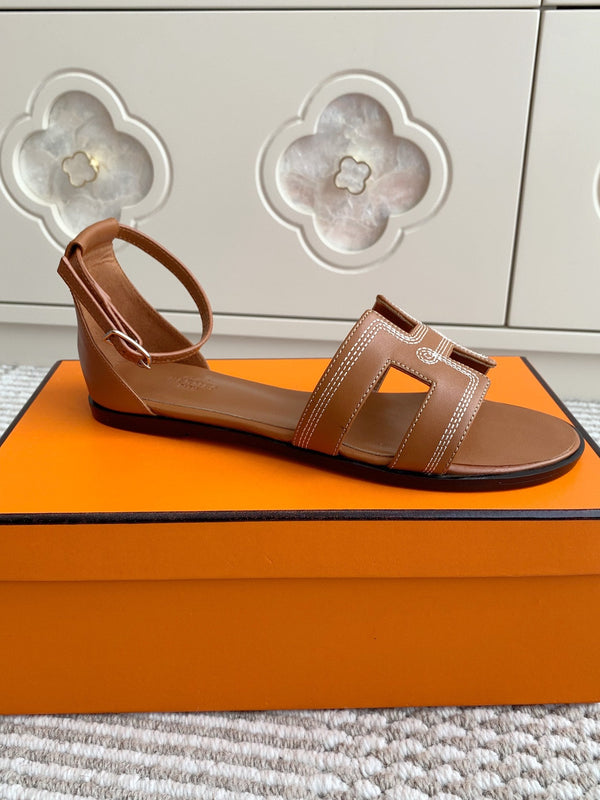 HM 25 Santorini Gold Calfskin White Embroidery Thread