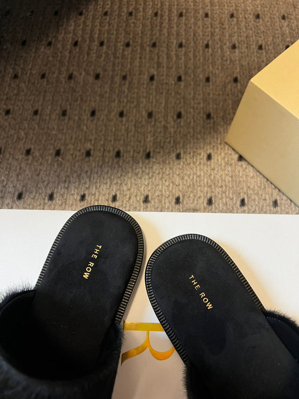 Signum Flat Sandal in Black Sheepskin And Horse Hair 282424