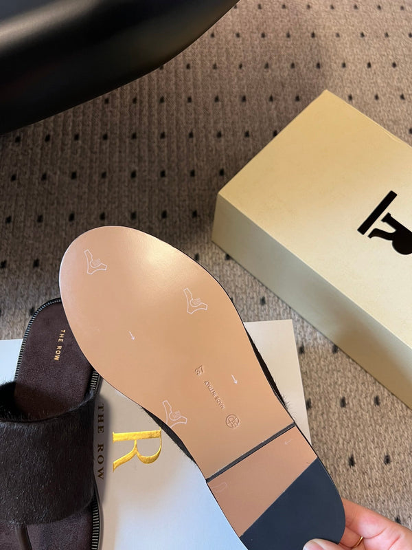 Signum Flat Sandal in Chocoldate Sheepskin And Horse Hair 282425