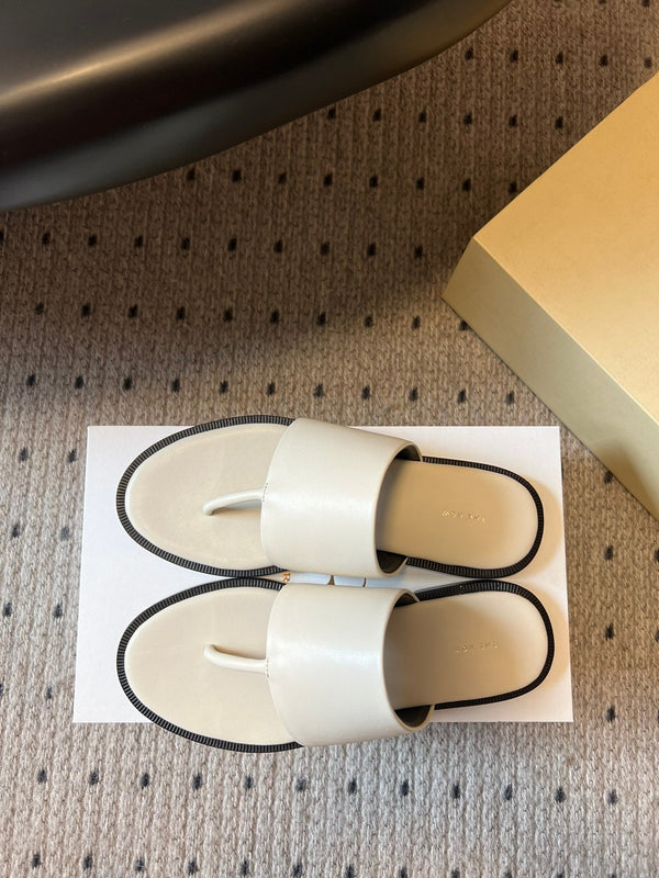 Signum Flat Sandal in White Sheepskin 282428