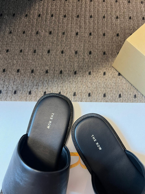 Signum Flat Sandal in Black Sheepskin 282427