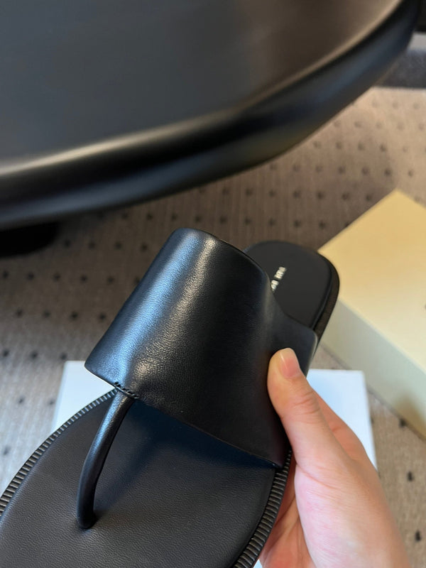 Signum Flat Sandal in Black Sheepskin 282427