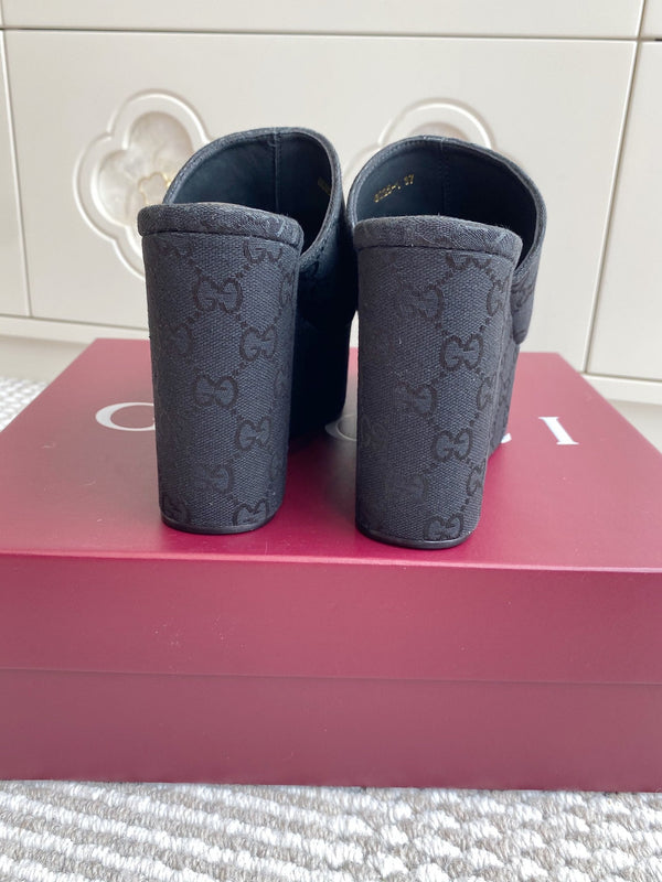 GC 25 Wedge With Horsebit Sandal Black Canvas 291030