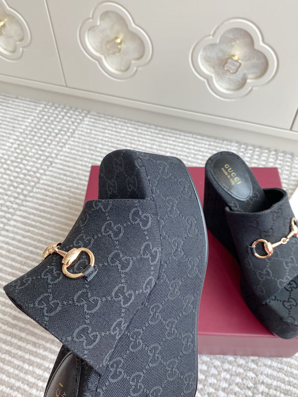 GC 25 Wedge With Horsebit Sandal Black Canvas 291030