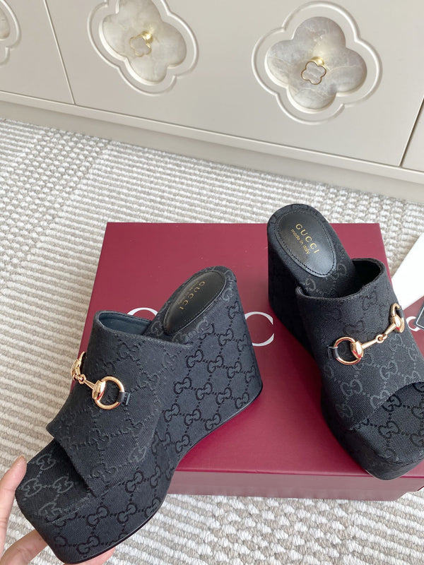 GC 25 Wedge With Horsebit Sandal Black Canvas 291030