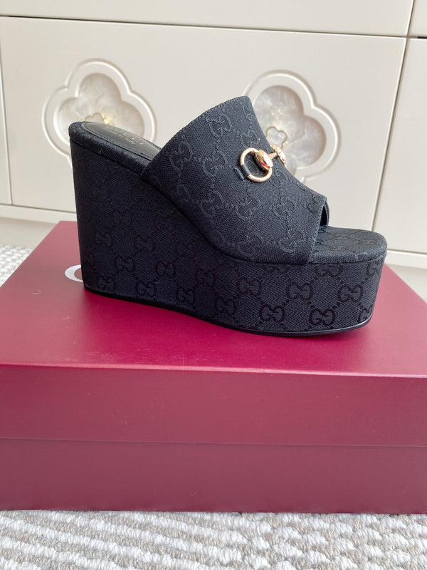 GC 25 Wedge With Horsebit Sandal Black Canvas 291030