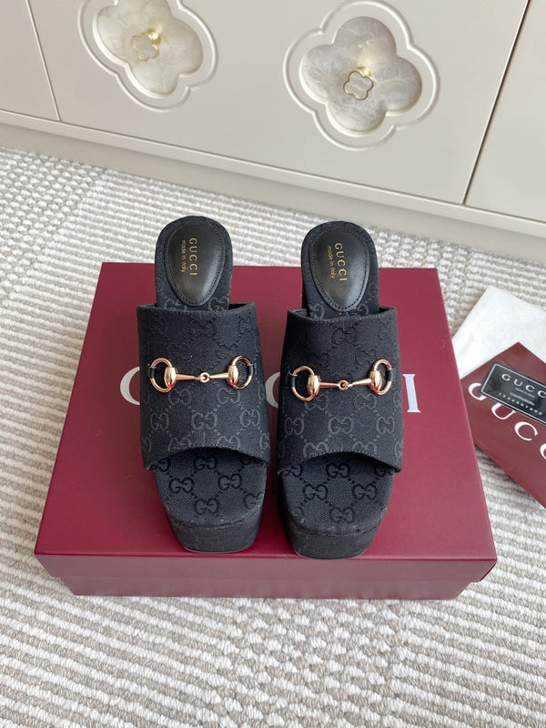 GC 25 Wedge With Horsebit Sandal Black Canvas 291030