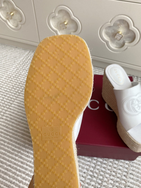 GC 25 Interlocking G Sandal White Cord Cowhide 291034