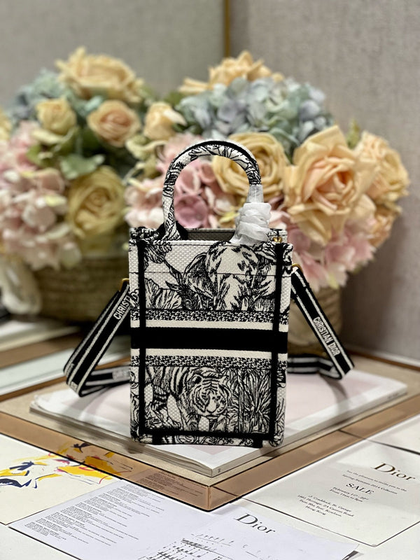 CD Elephant White Mini Book Tote 13.5 cm 336431