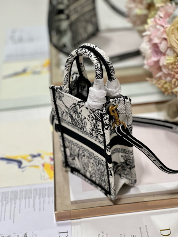 CD Elephant White Mini Book Tote 13.5 cm 336431