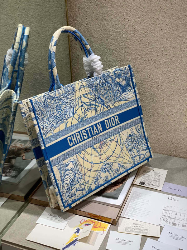 Borsa in tela CD Blue Earth Book Tote 42 cm 336591
