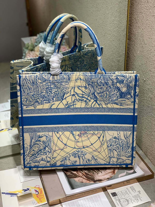 Borsa in tela CD Blue Earth Book Tote 42 cm 336591