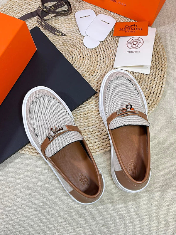 Mocassino casual con fibbia HM in pelle di vacchetta marrone 317045