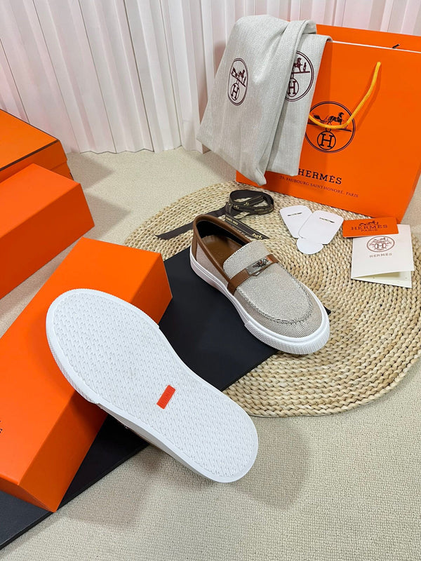 Mocassino casual con fibbia HM in pelle di vacchetta marrone 317045