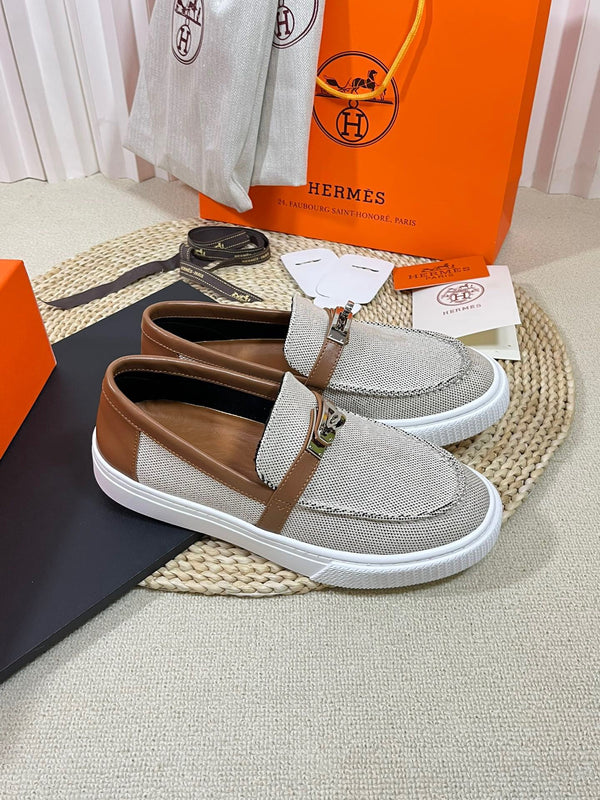 Mocassino casual con fibbia HM in pelle di vacchetta marrone 317045