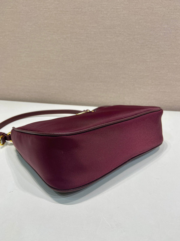 Borsa a tracolla PRA 22 in tessuto di nylon bordeaux 280825