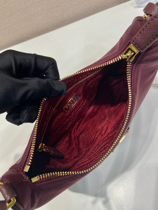 Borsa a tracolla PRA 22 in tessuto di nylon bordeaux 280825
