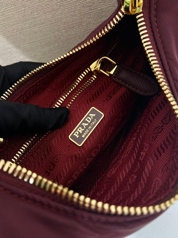 Borsa a tracolla PRA 22 in tessuto di nylon bordeaux 280825