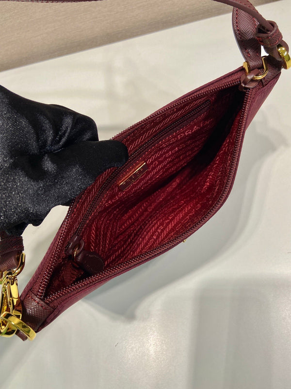 Borsa a tracolla vintage PRA in tessuto di nylon bordeaux 280823