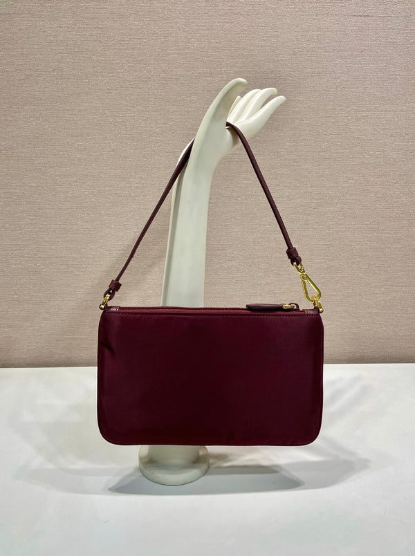 Borsa a tracolla vintage PRA in tessuto di nylon bordeaux 280823