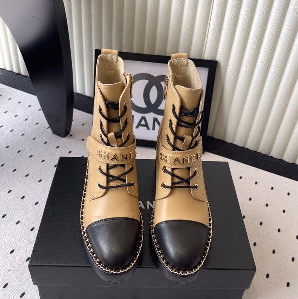 CC Buckle Ankel Boots With Chain 100mm Beige Black Sheepskin GHW 432500