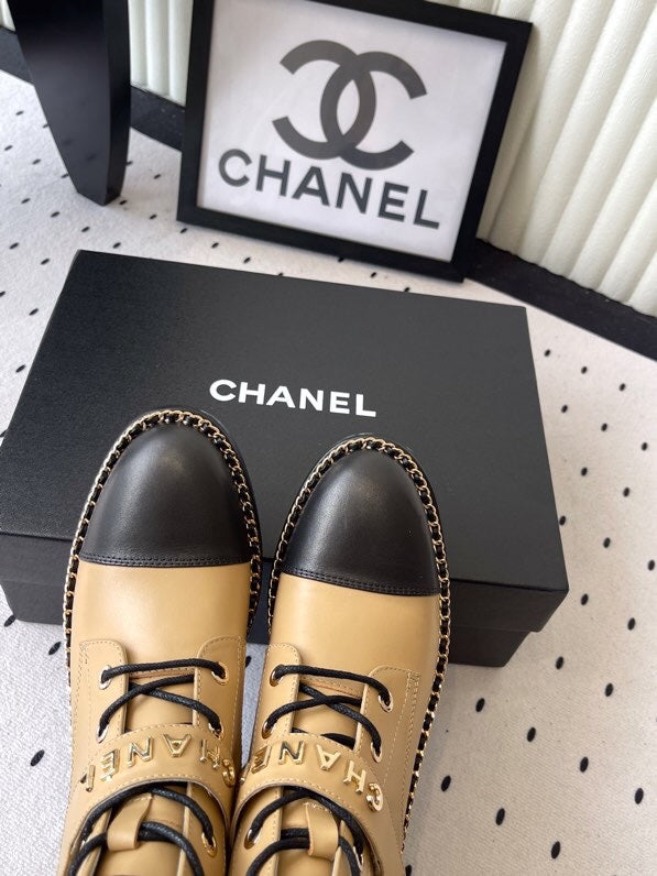 CC Buckle Ankel Boots With Chain 100mm Beige Black Sheepskin GHW 432500