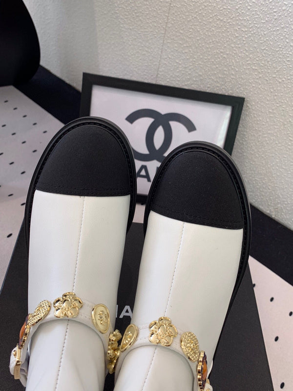 CC 24 Mold GHW Classic Ankle Boots 30mm Black White Sheepskin 432511