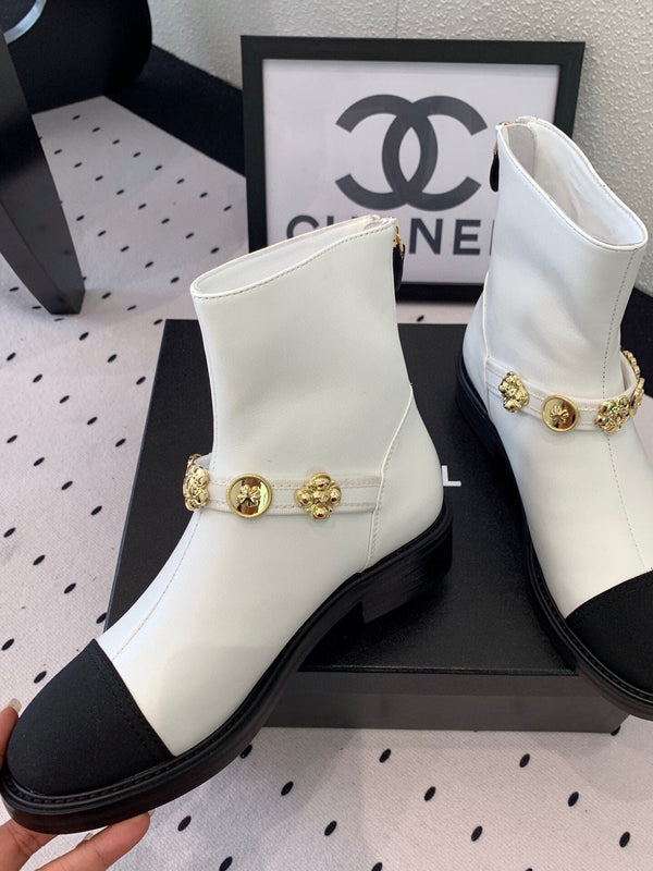 CC 24 Mold GHW Classic Ankle Boots 30mm Black White Sheepskin 432511