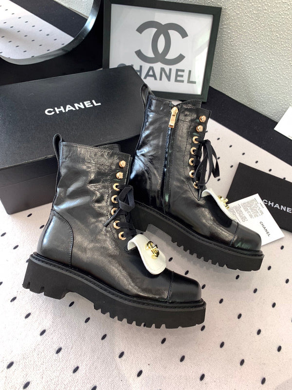 CC Split Toe Ankle Boot 40mm White Black Sheepskin Rubber GHW 432517